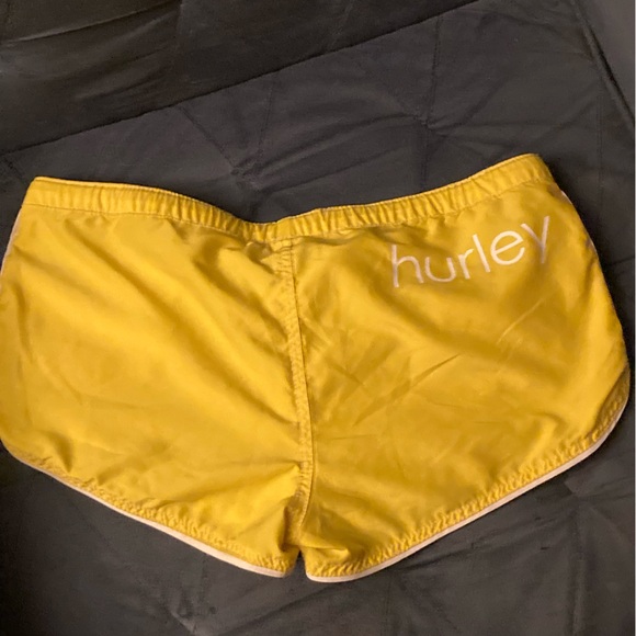 Vintage Y2K 2009 Hurley Women's Yellow Board Shorts Coverup Bottoms - Picture 2 of 5